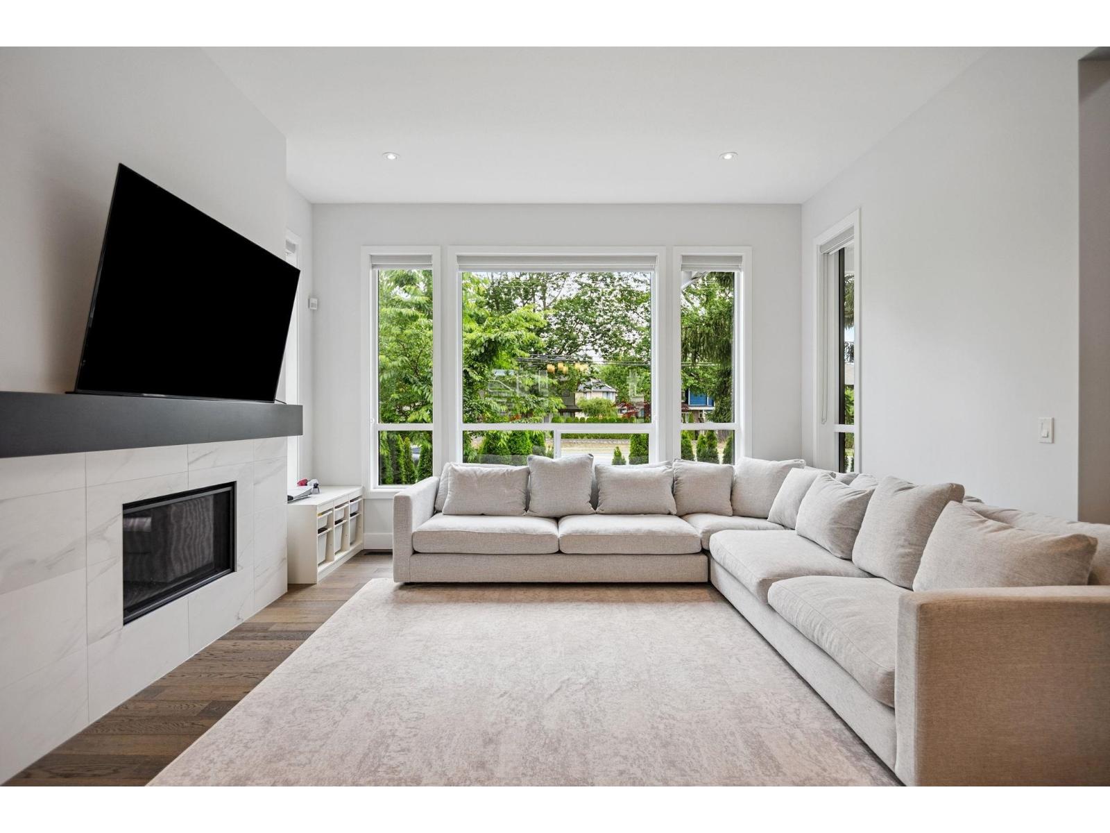 Photo 4 of 16628 104 Avenue, Surrey BC