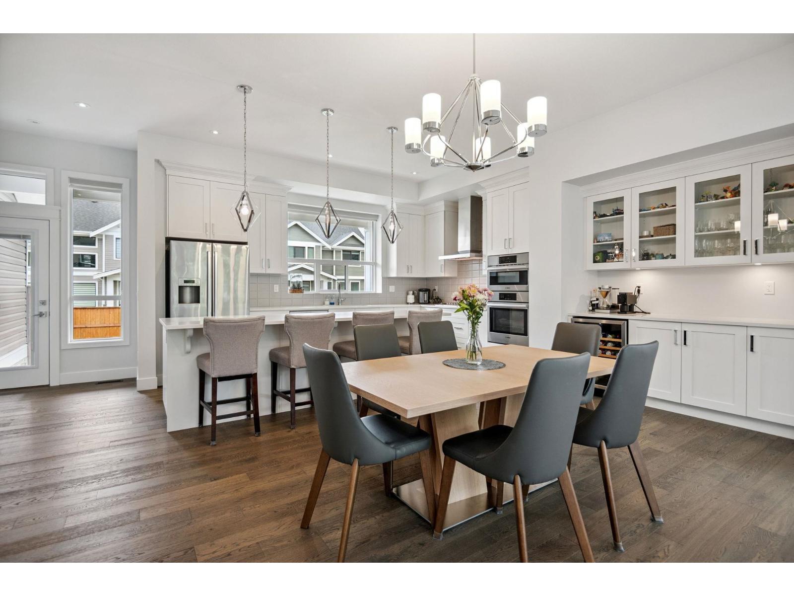 Photo 8 of 16628 104 Avenue, Surrey BC