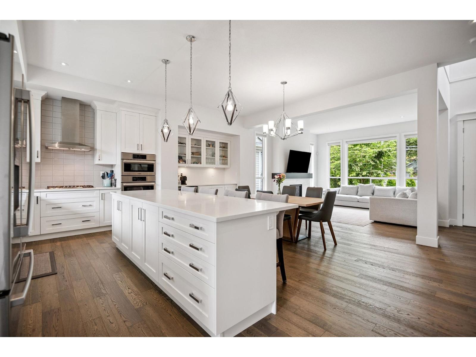 Photo 9 of 16628 104 Avenue, Surrey BC