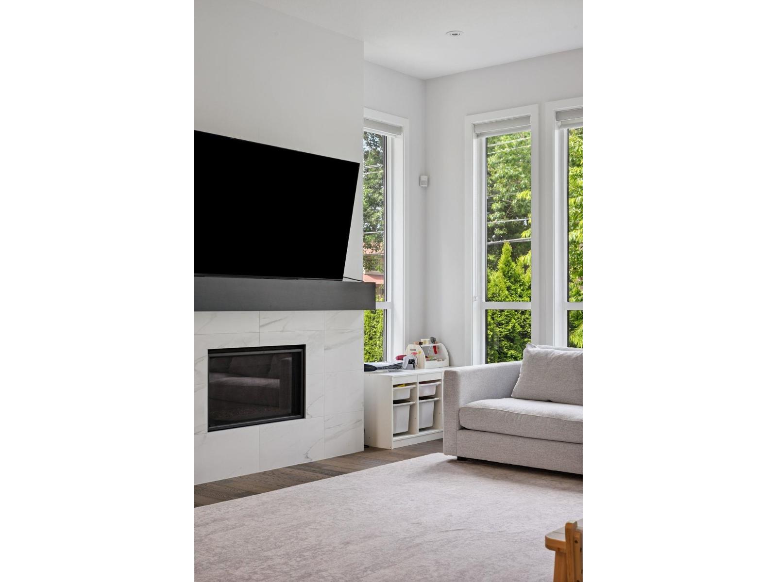 Photo 11 of 16628 104 Avenue, Surrey BC