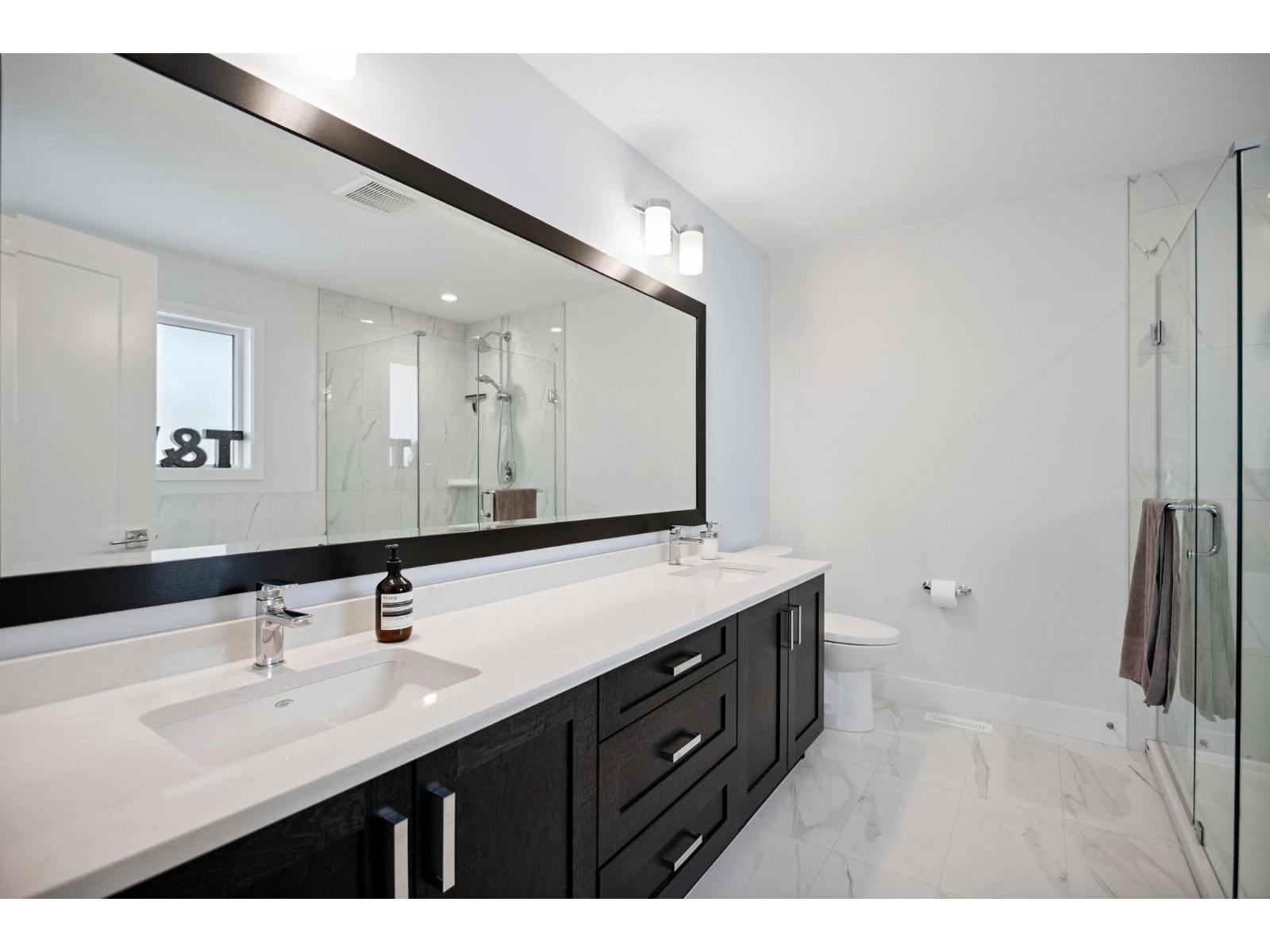 Photo 25 of 16628 104 Avenue, Surrey BC