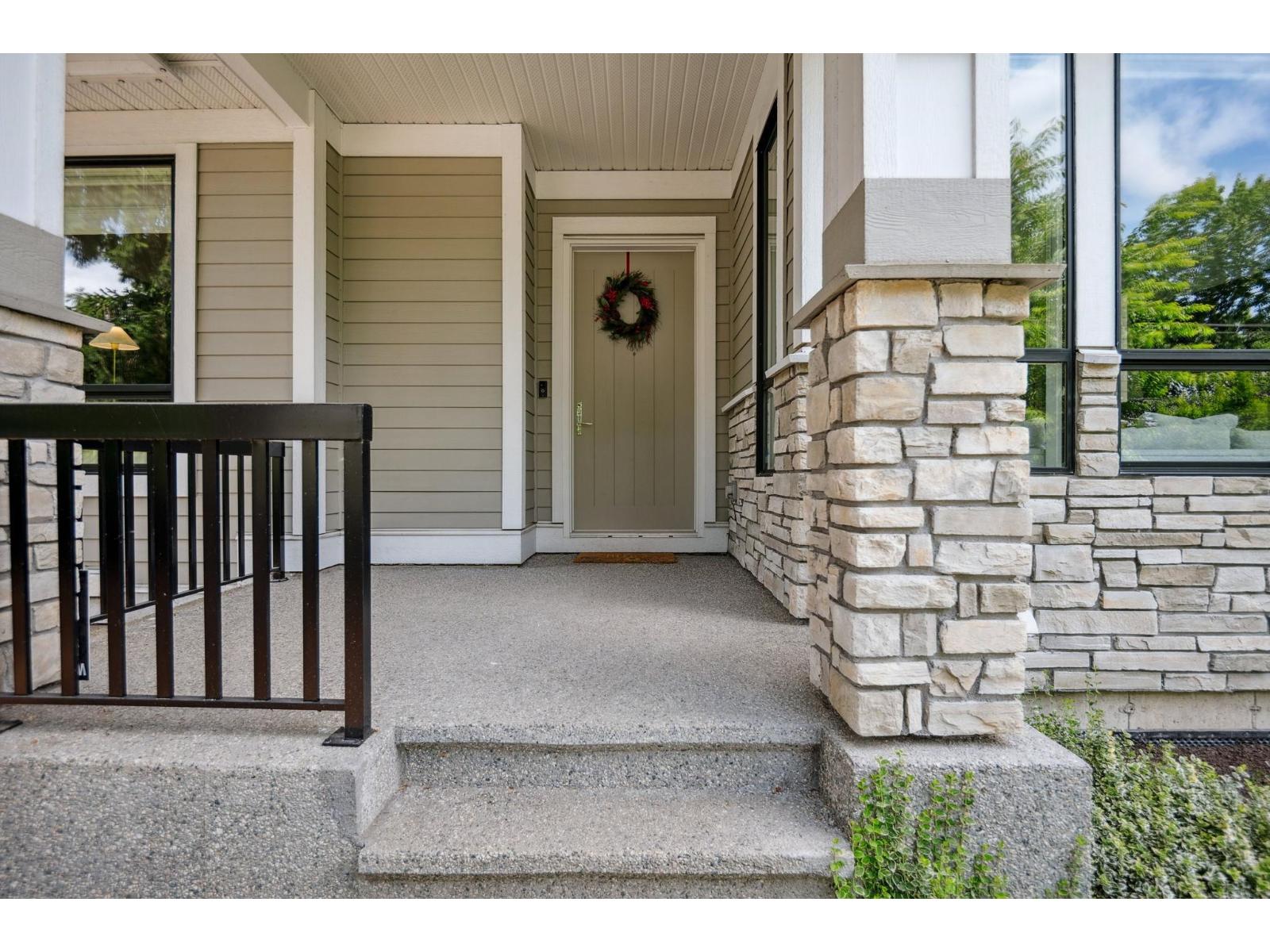 Photo 2 of 16628 104 Avenue, Surrey BC