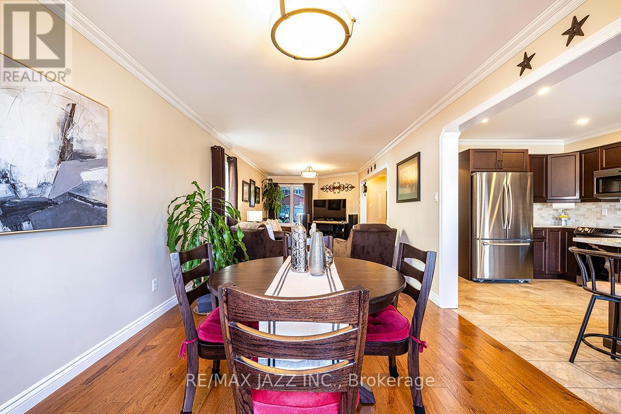 Photo 13 of 78 Bonnycastle Drive, Clarington ON