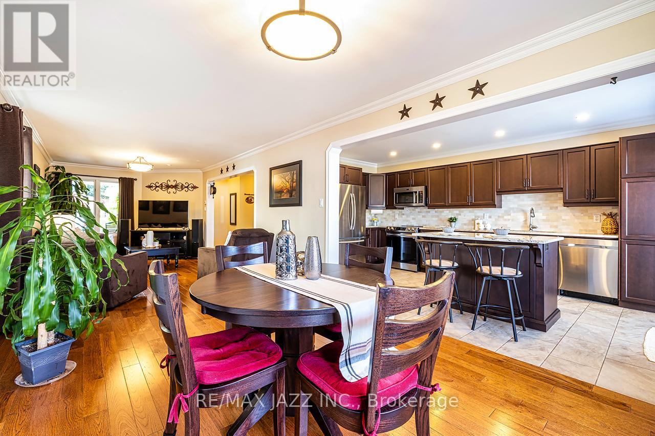 Photo 12 of 78 Bonnycastle Drive, Clarington ON