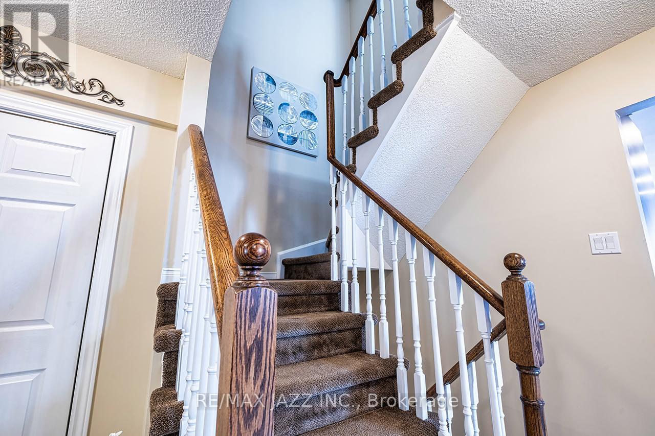 Photo 26 of 78 Bonnycastle Drive, Clarington ON