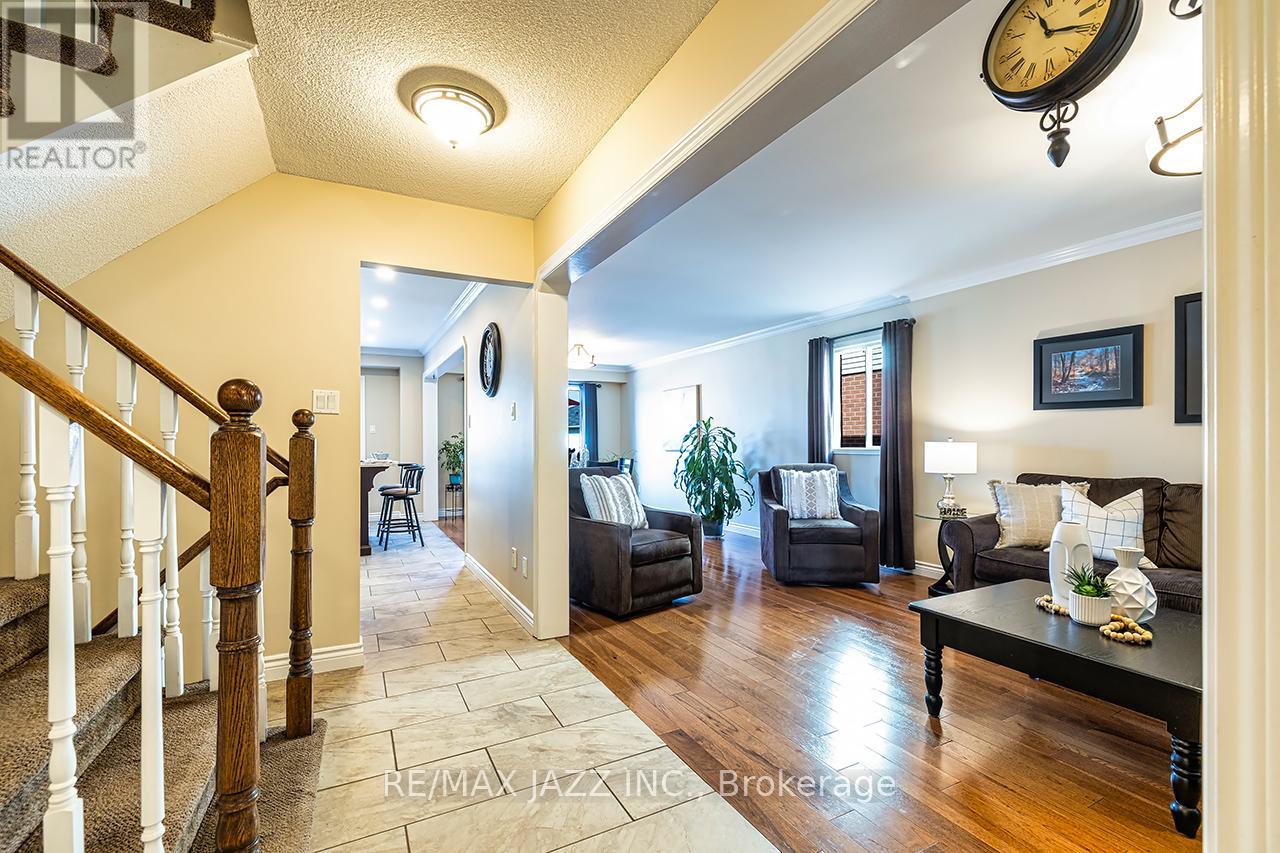 Photo 5 of 78 Bonnycastle Drive, Clarington ON