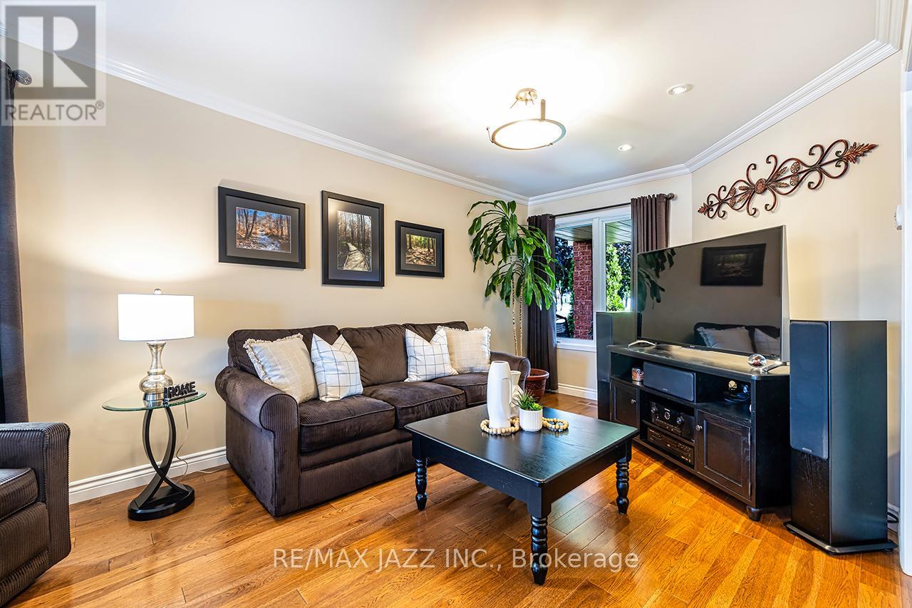 Photo 7 of 78 Bonnycastle Drive, Clarington ON