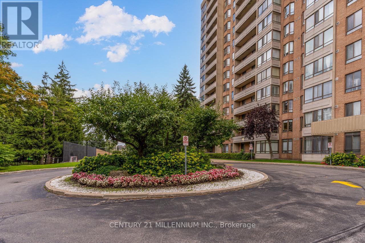 Photo 2 of 604 5 Lisa Street, Brampton ON