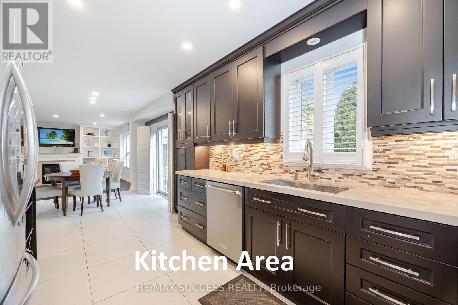 Photo 12 of 19 Sawston Circle, Brampton ON