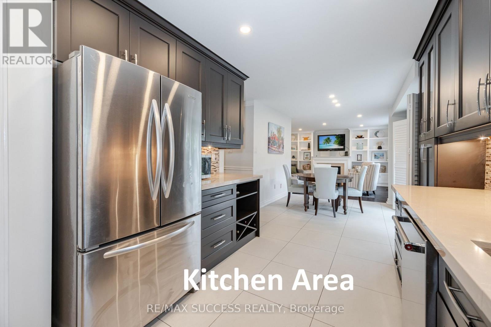 Photo 13 of 19 Sawston Circle, Brampton ON
