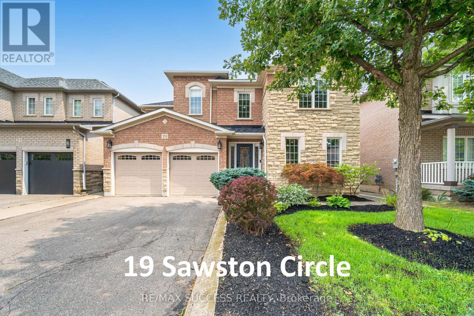 Photo 2 of 19 Sawston Circle, Brampton ON