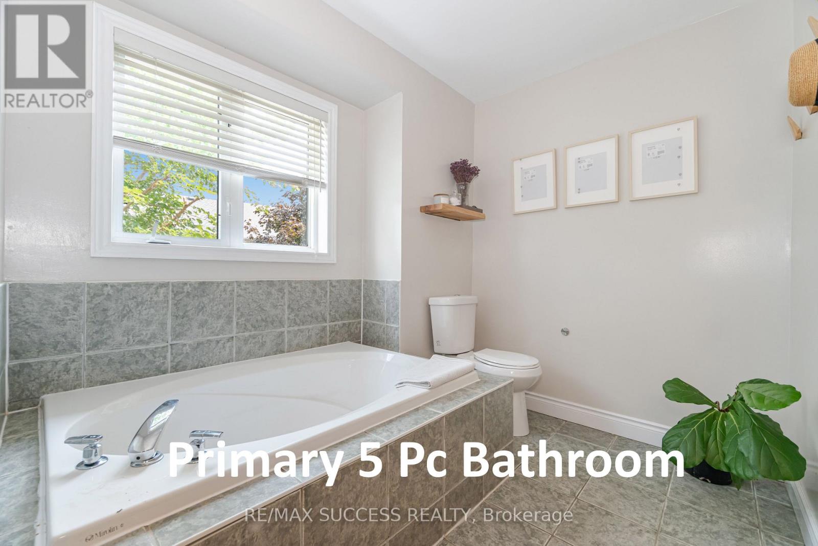 Photo 28 of 19 Sawston Circle, Brampton ON