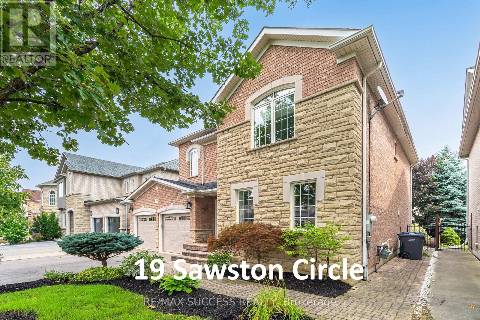 Photo 3 of 19 Sawston Circle, Brampton ON