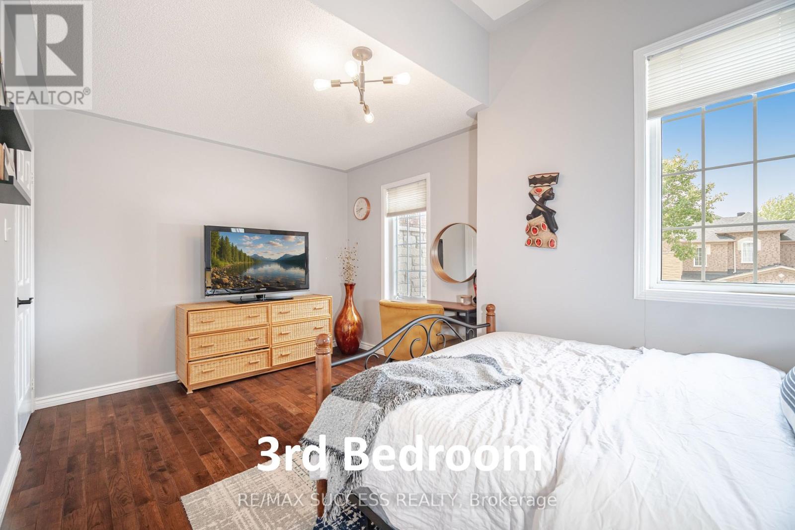 Photo 32 of 19 Sawston Circle, Brampton ON