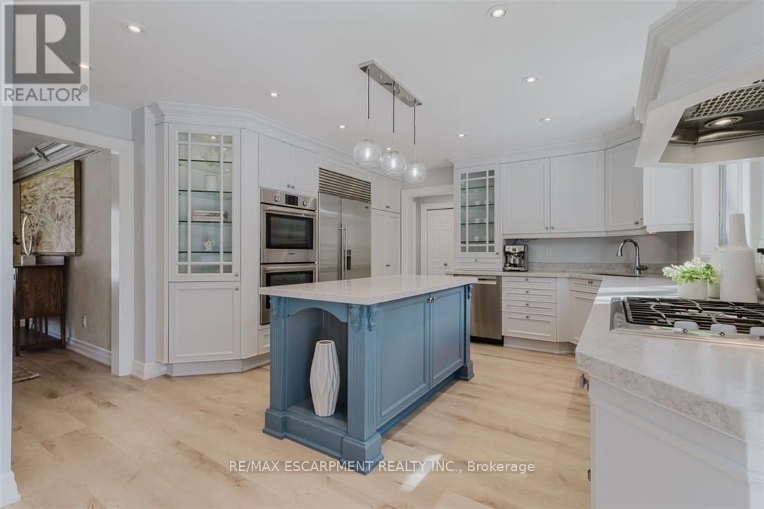 Photo 10 of 954 Wintergreen Place, Burlington ON