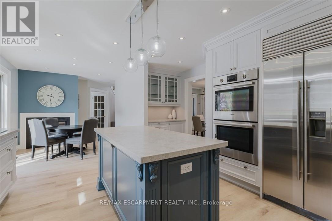 Photo 14 of 954 Wintergreen Place, Burlington ON