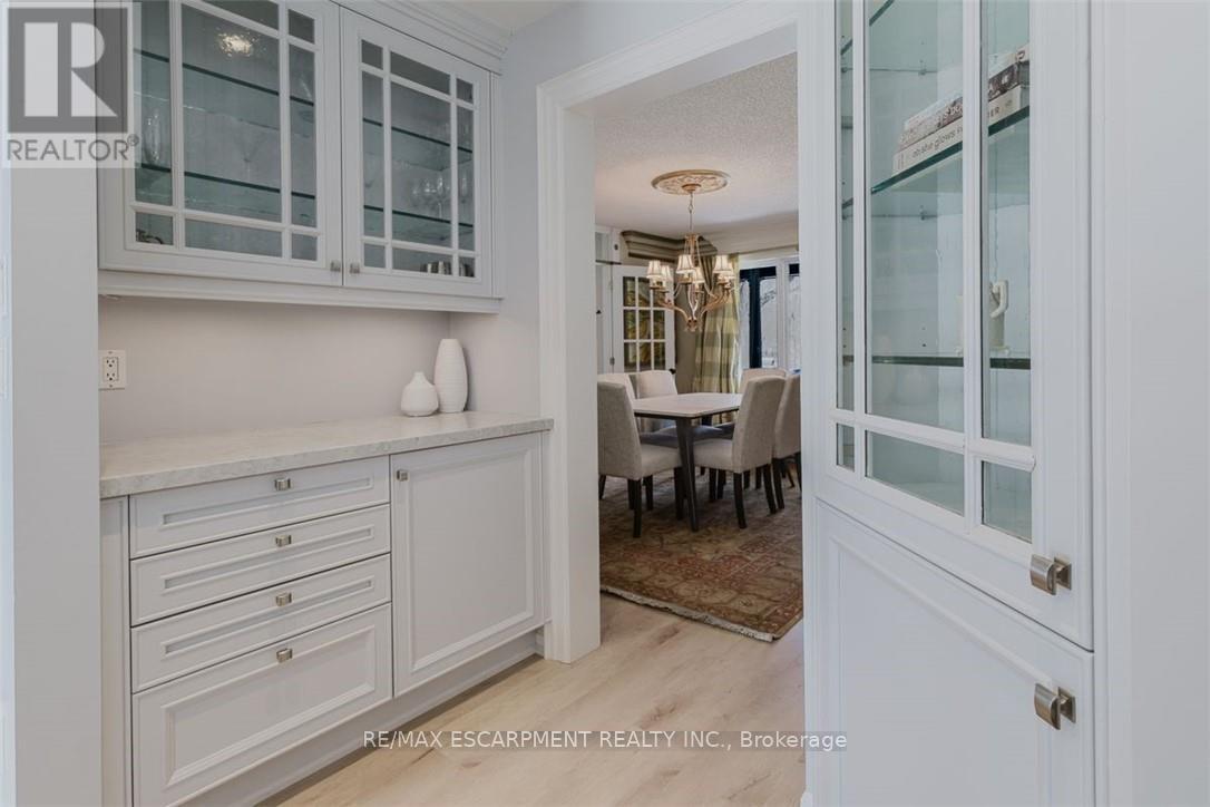 Photo 16 of 954 Wintergreen Place, Burlington ON