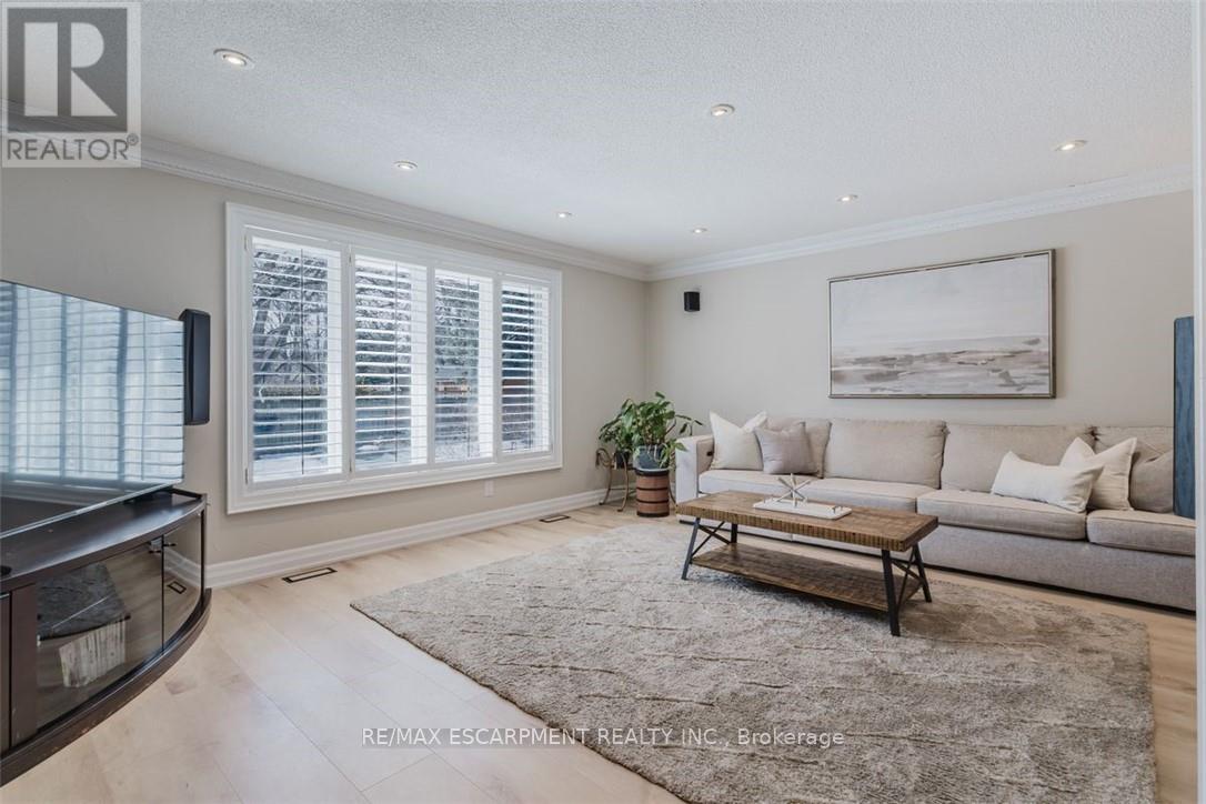 Photo 18 of 954 Wintergreen Place, Burlington ON