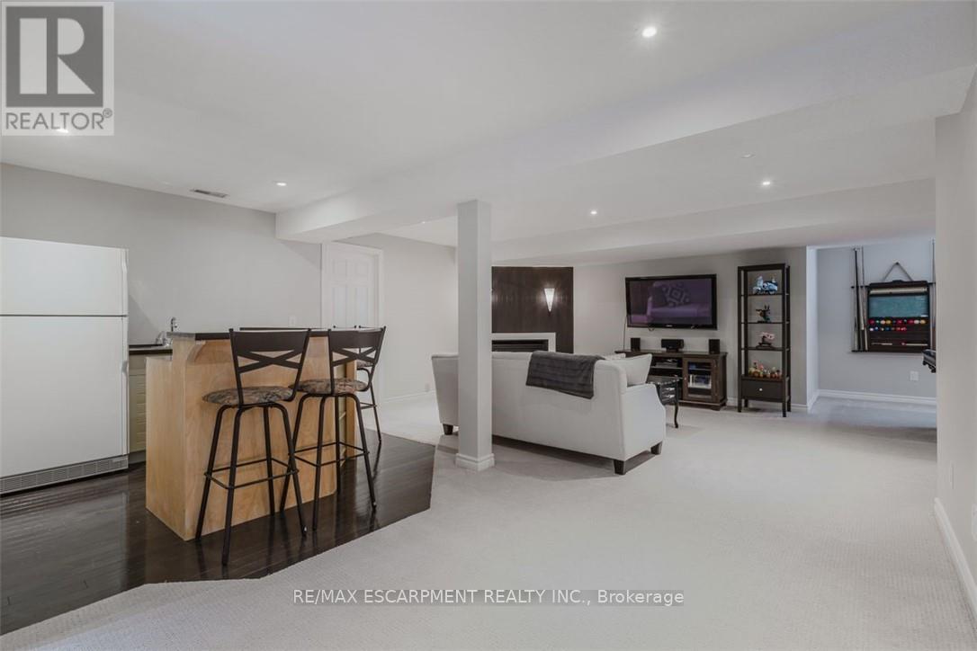 Photo 32 of 954 Wintergreen Place, Burlington ON