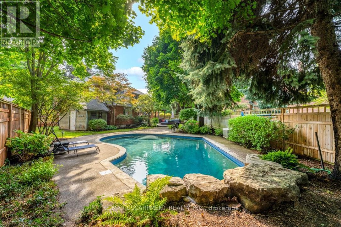 Photo 46 of 954 Wintergreen Place, Burlington ON