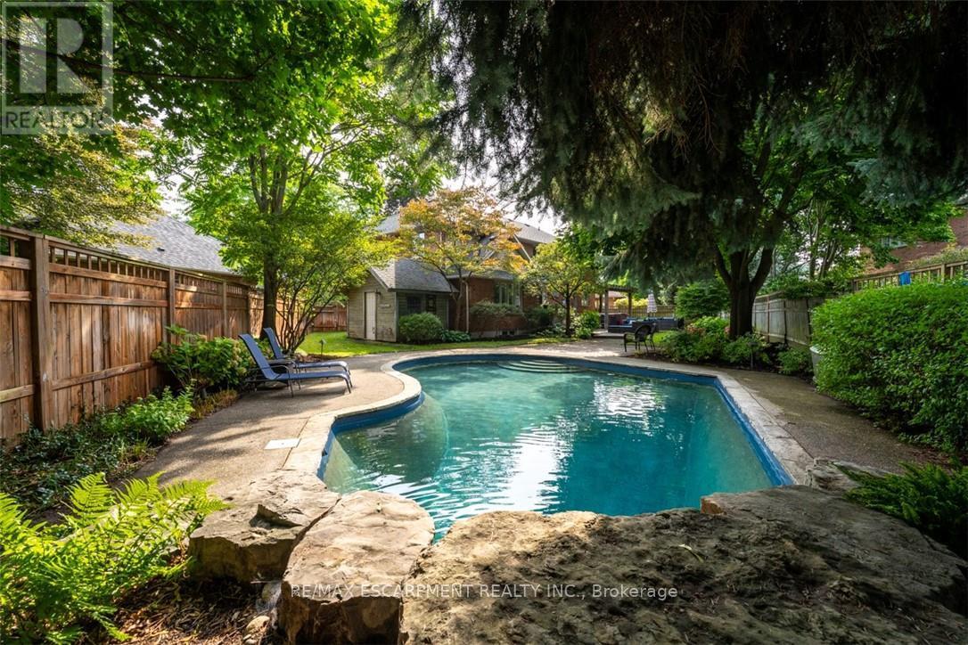 Photo 47 of 954 Wintergreen Place, Burlington ON