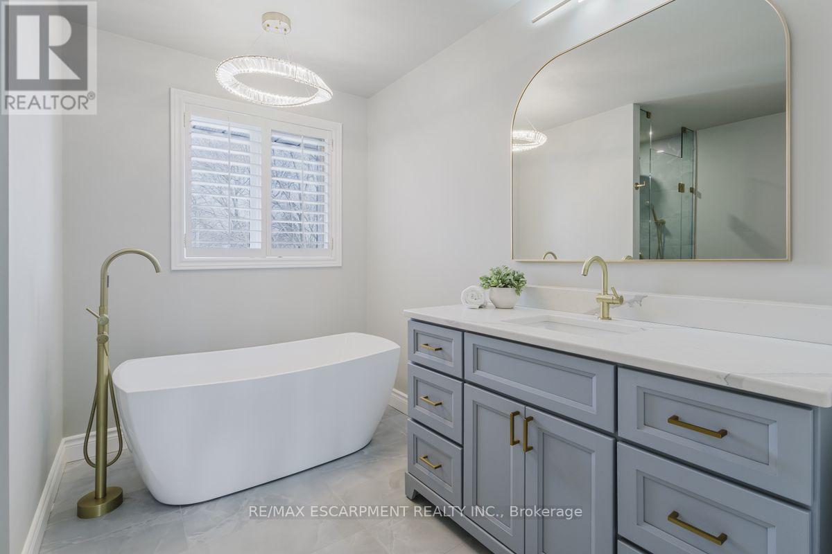 Photo 5 of 954 Wintergreen Place, Burlington ON