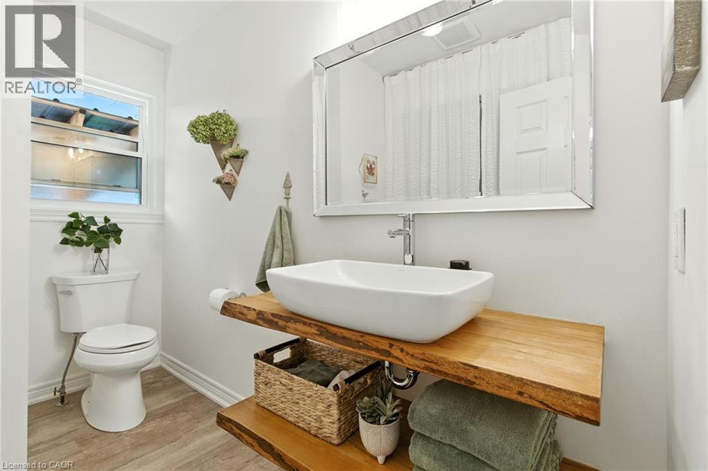 Photo 24 of 7 Oswald Avenue, St Catharines ON