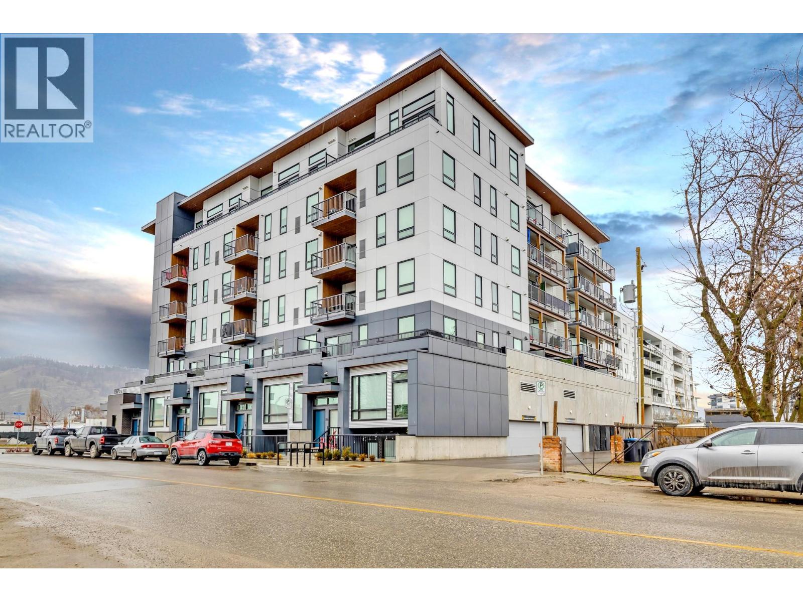 1215 St Paul Street, Kelowna - Exteriors - Photo 3