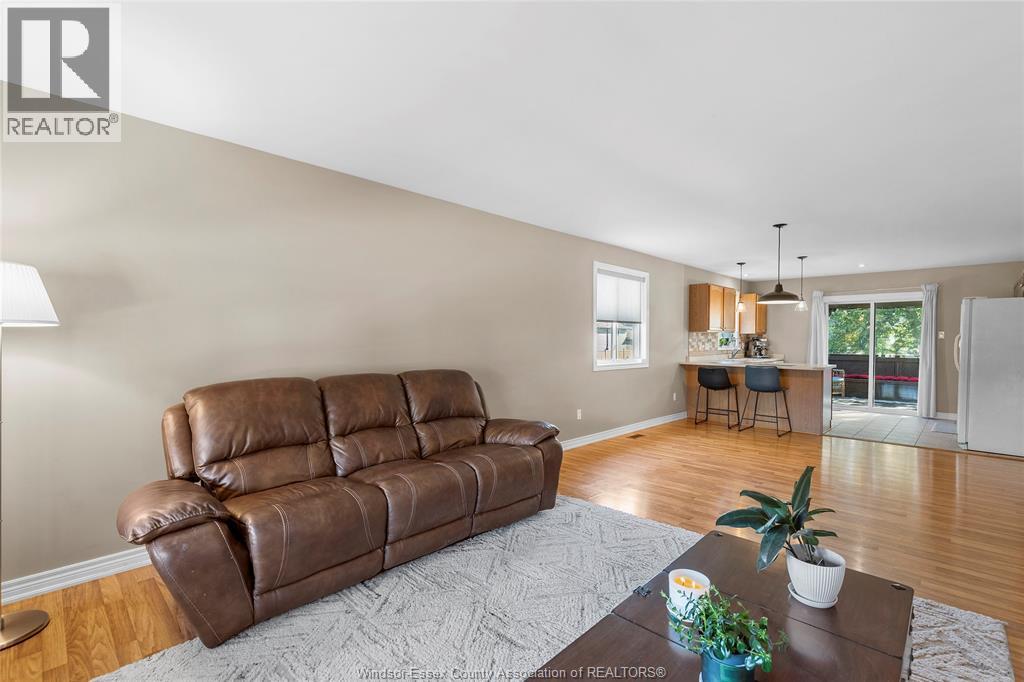 Photo 10 of 2204 Mckay Avenue, Windsor ON