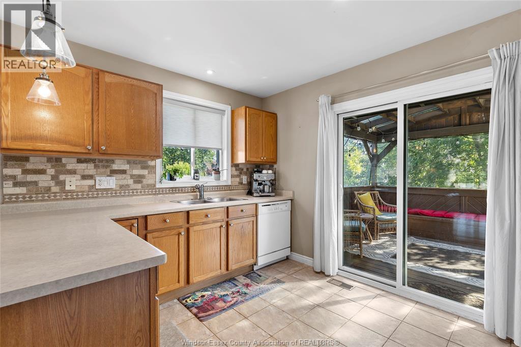 Photo 14 of 2204 Mckay Avenue, Windsor ON