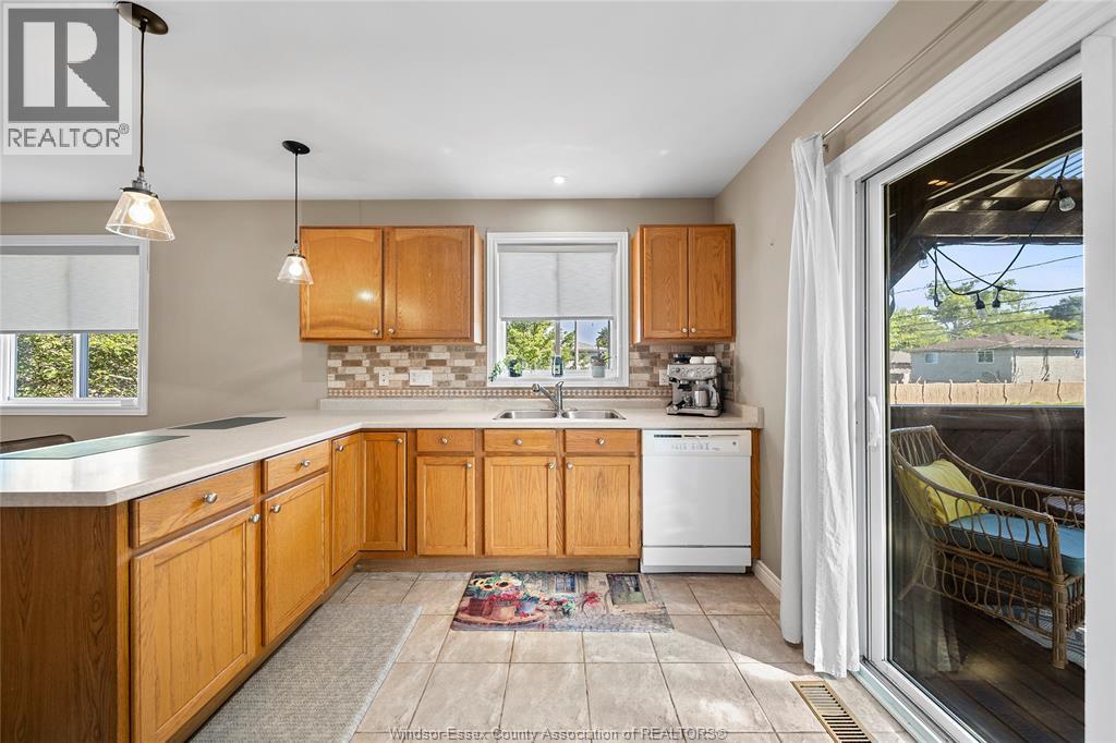 Photo 15 of 2204 Mckay Avenue, Windsor ON