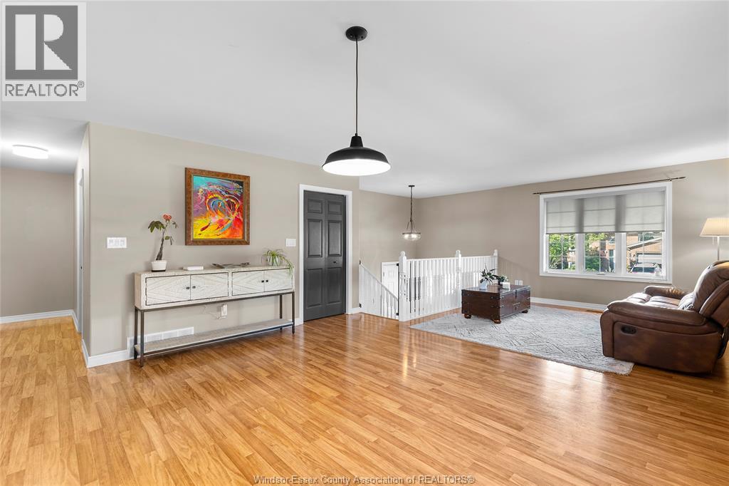 Photo 6 of 2204 Mckay Avenue, Windsor ON