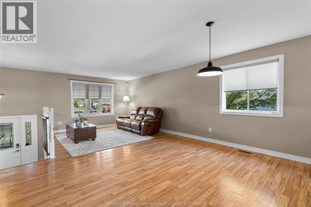 Photo 7 of 2204 Mckay Avenue, Windsor ON