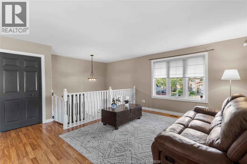 Photo 9 of 2204 Mckay Avenue, Windsor ON