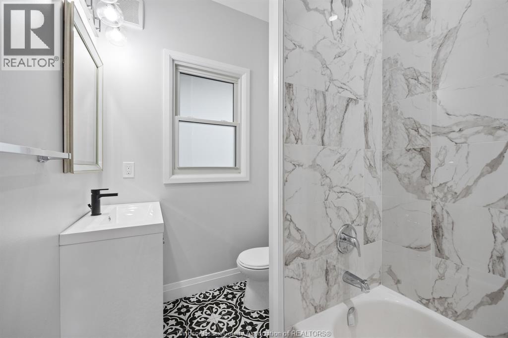 Photo 19 of 540 Mckay Ave, Windsor ON
