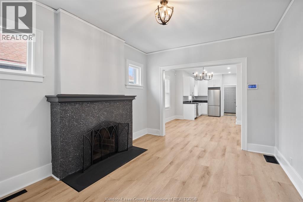 Photo 4 of 540 Mckay Ave, Windsor ON