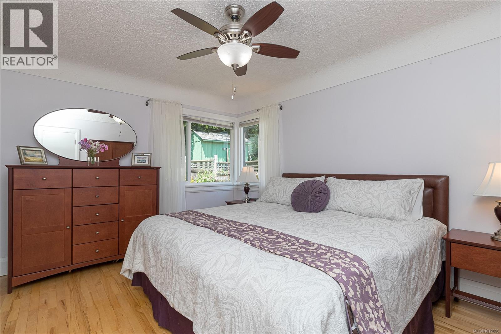 Photo 12 of 932 Tattersall Dr, Saanich BC