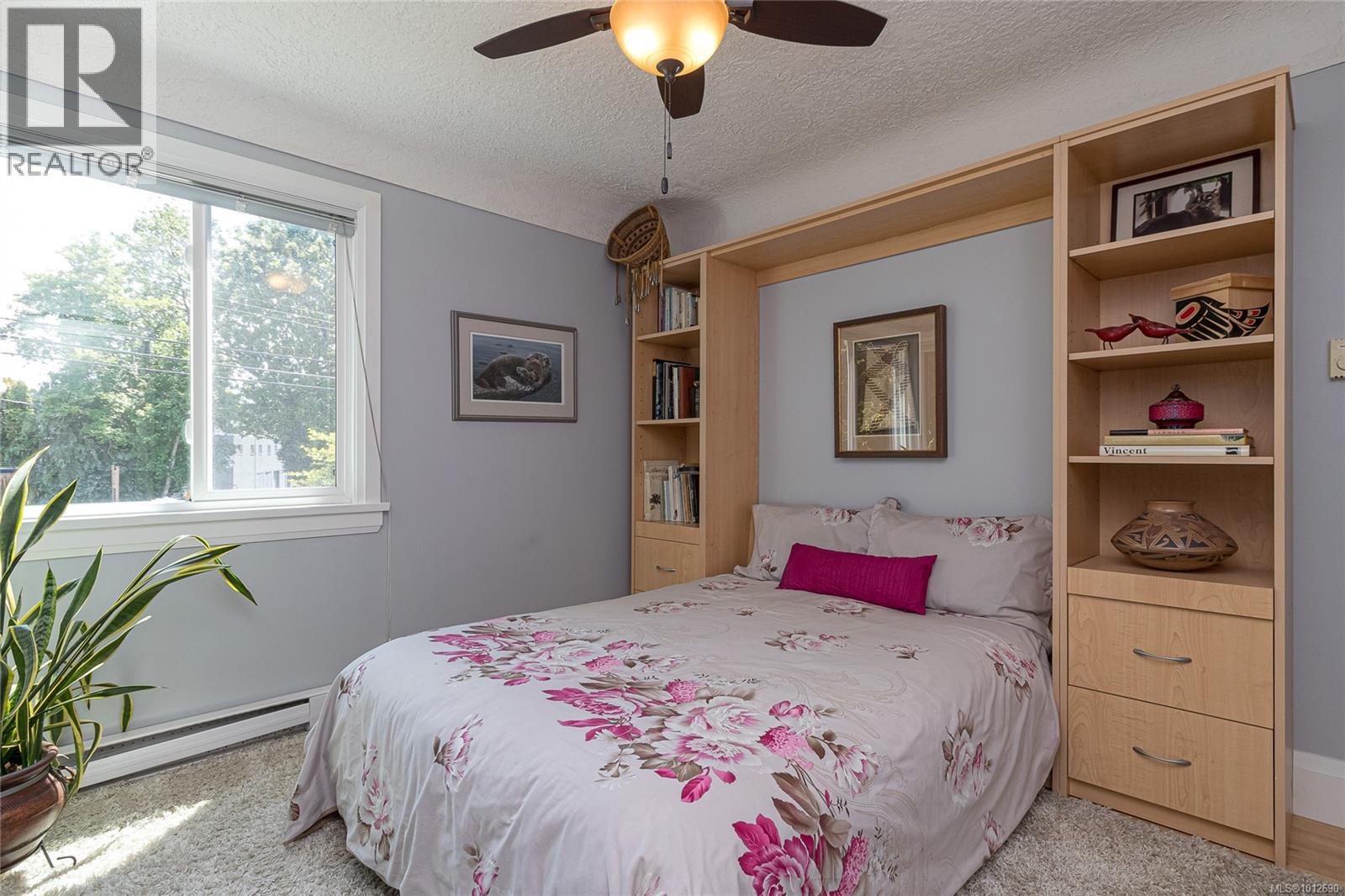 Photo 16 of 932 Tattersall Dr, Saanich BC