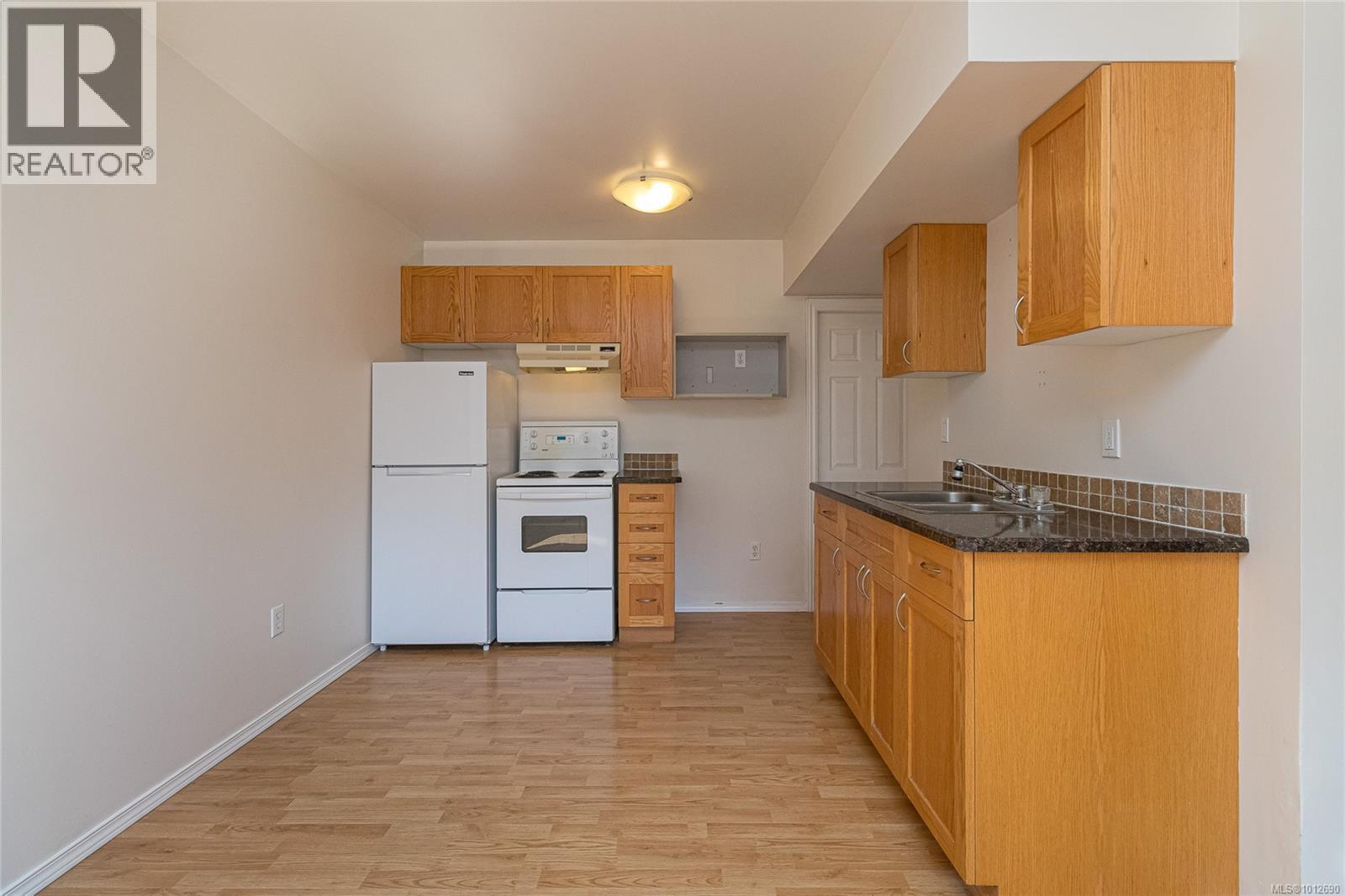 Photo 21 of 932 Tattersall Dr, Saanich BC
