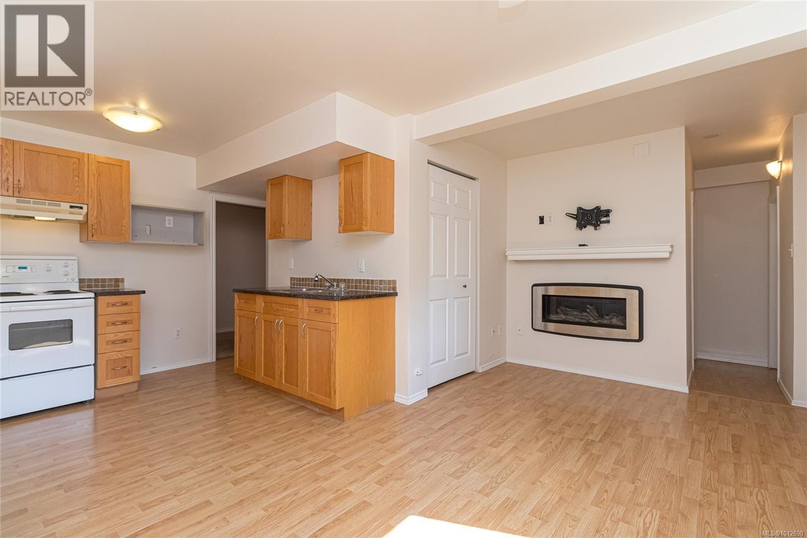 Photo 22 of 932 Tattersall Dr, Saanich BC