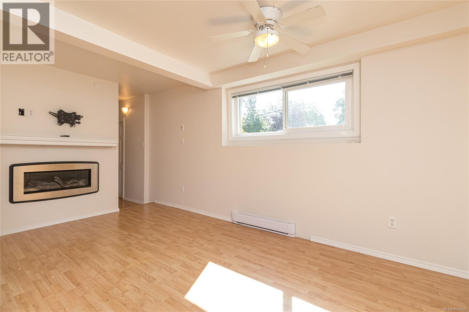 Photo 25 of 932 Tattersall Dr, Saanich BC