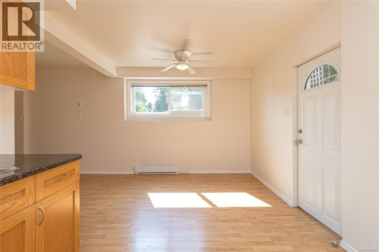 Photo 26 of 932 Tattersall Dr, Saanich BC