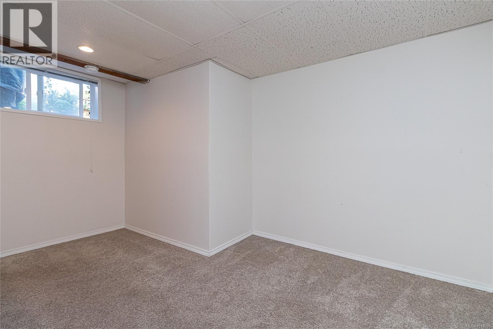 Photo 28 of 932 Tattersall Dr, Saanich BC