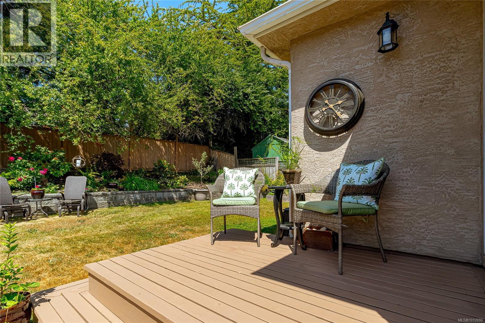 Photo 34 of 932 Tattersall Dr, Saanich BC