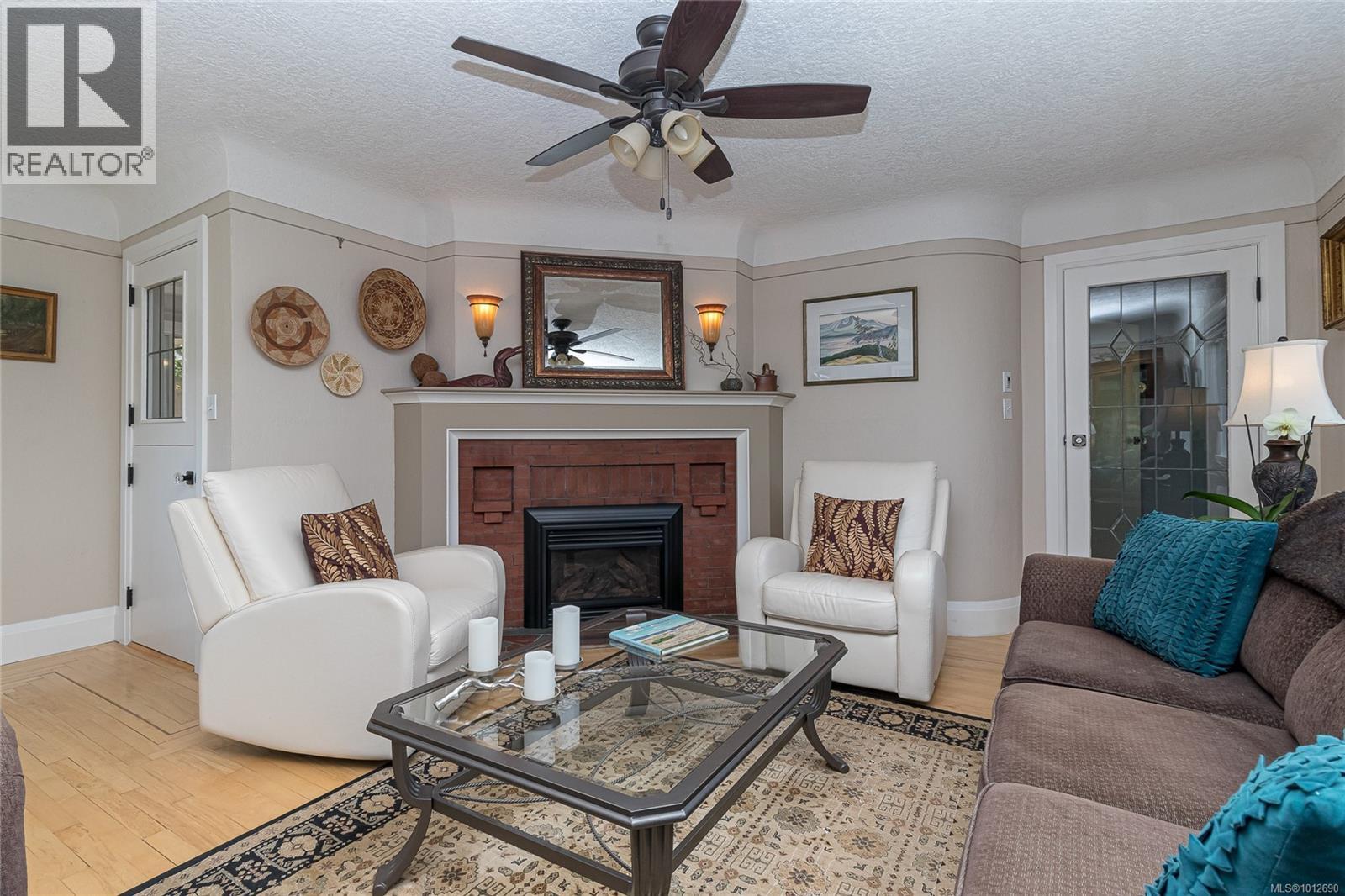 Photo 8 of 932 Tattersall Dr, Saanich BC