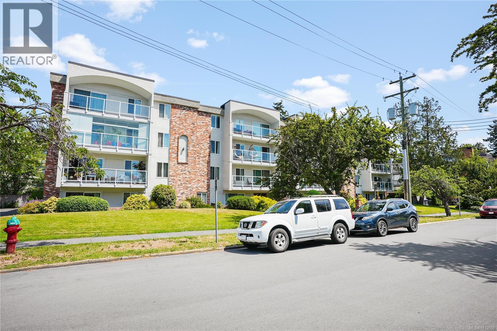 202 1040 Rockland Avenue, Victoria