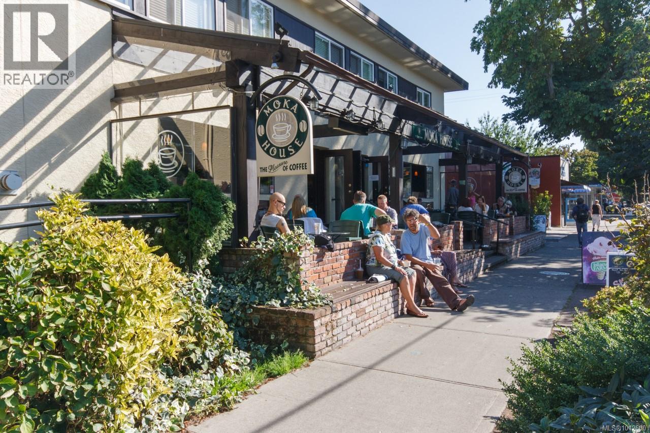 202 1040 Rockland Avenue, Victoria