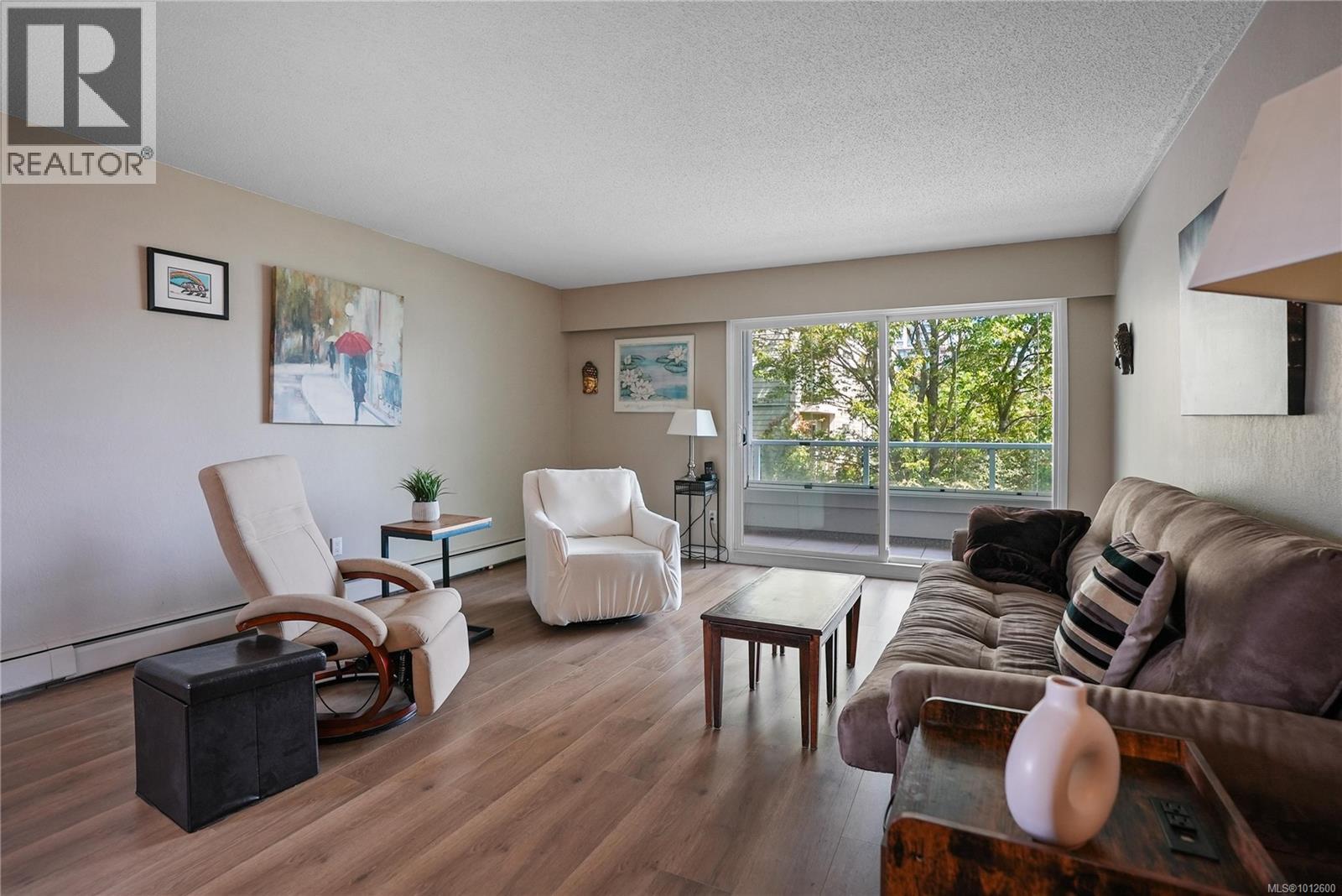 202 1040 Rockland Avenue, Victoria