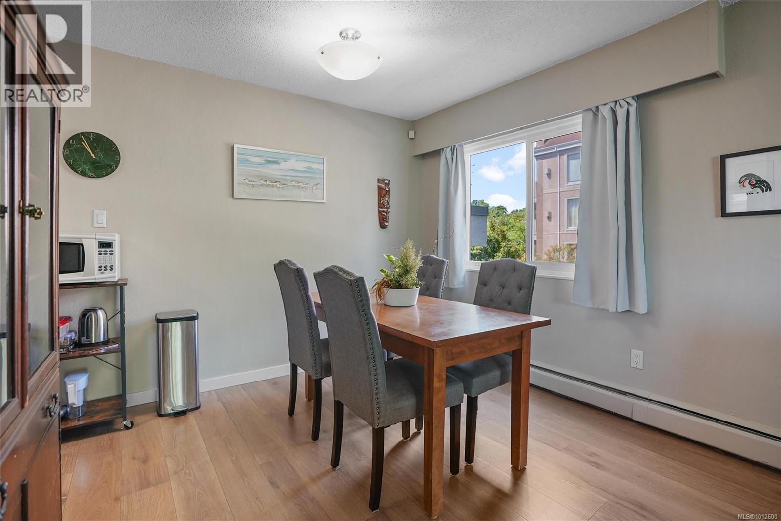 202 1040 Rockland Avenue, Victoria