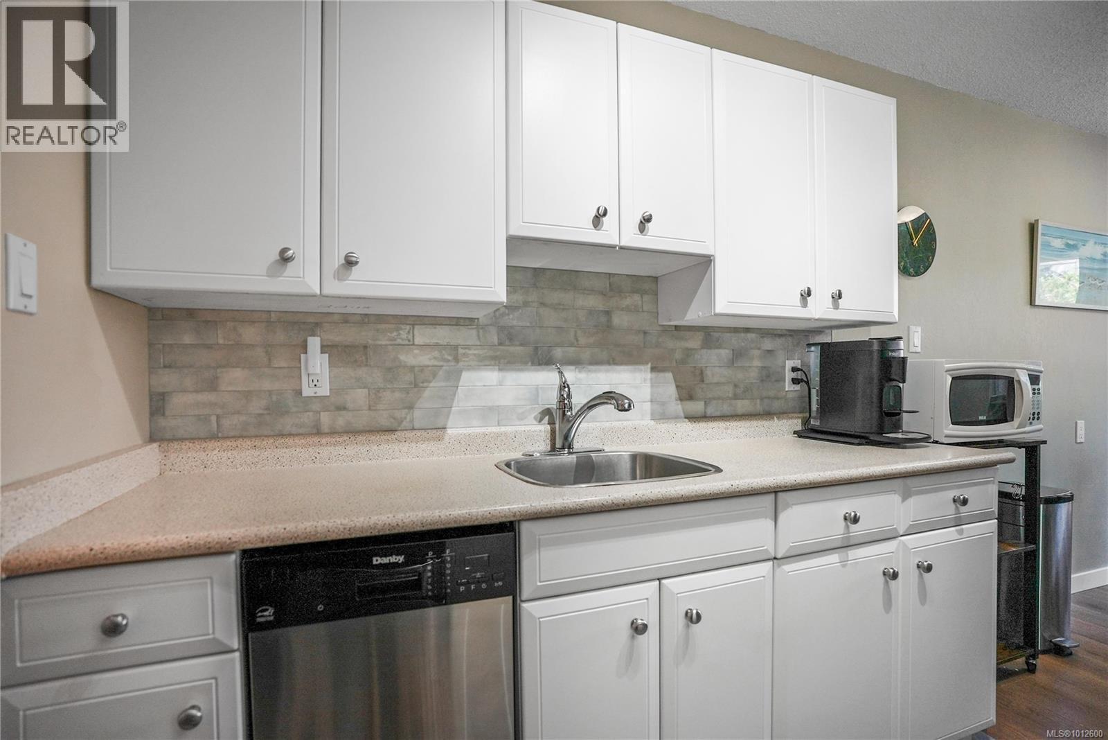 202 1040 Rockland Avenue, Victoria